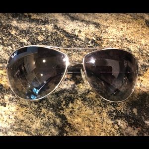 Black and silver women’s ray ban